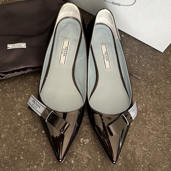 Prada Logo Bow Black Patent Leather Flats Size 36 (US 6) - Picture 2 of 3